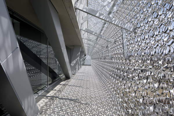 Universittsgebude bei Osaka von Mitsubishi Jisho Sekkei