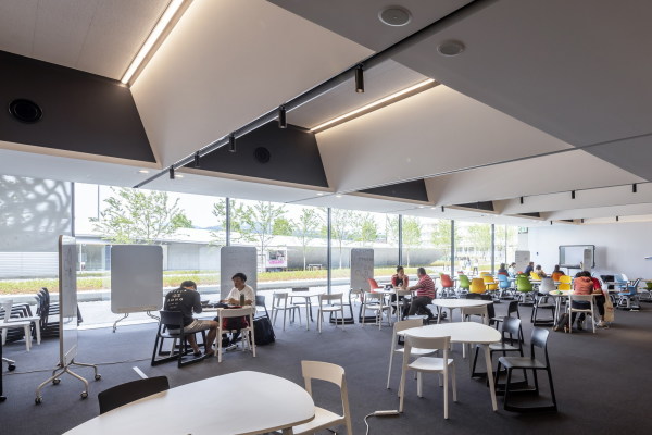 Universittsgebude bei Osaka von Mitsubishi Jisho Sekkei