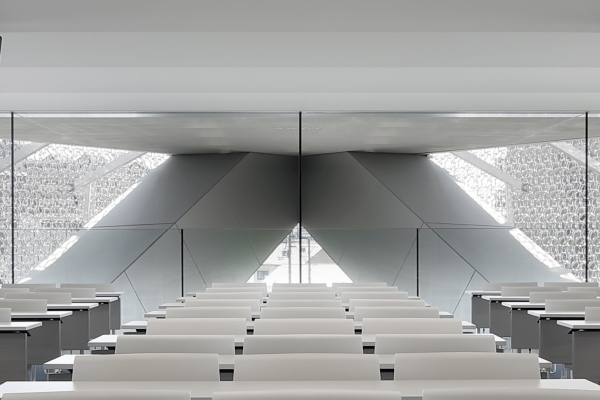 Universittsgebude bei Osaka von Mitsubishi Jisho Sekkei