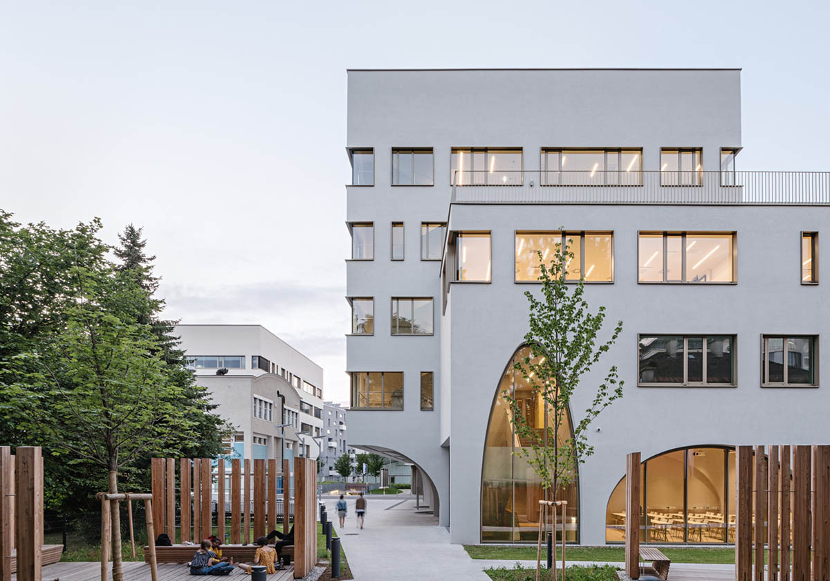 Wellen zu Bögen
 - Institutsgebäude in Salzburg von Berger+Parkkinen