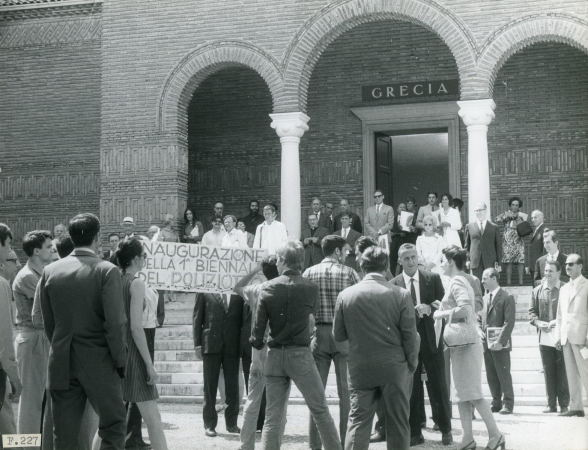 Protest bei der Erffnung der 34. Kunstbiennale 1968, hier vor dem Griechischen Pavillon, Foto: Ferruzzi