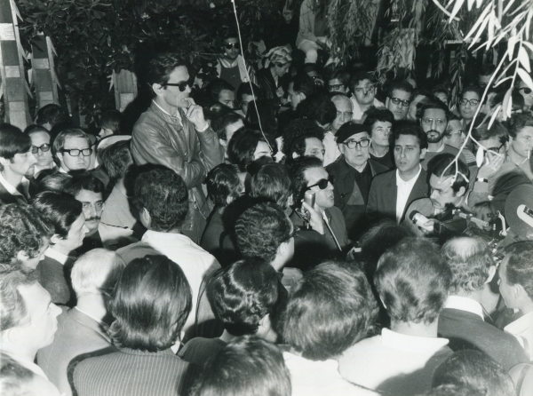 Weiterer Protest, ebenfalls 1968 bei den Filmfestspielen, im Bild unter anderem Pier Paolo Pasolini, Foto: Giacomelli