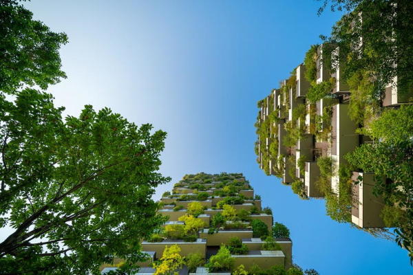 „Bosco Verticale“ oder vertikaler Wald heißen die zwei mehrfach ausgezeichneten Hochhäuser in Mailand von Stefano Boeri Architetti.