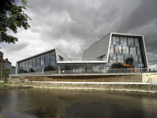 Kulturzentrum in Irland fertig