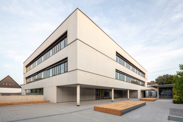 Schule in Dachau von Hausmann Architekten