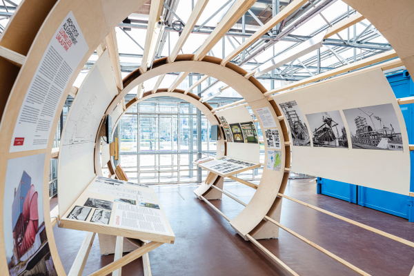 Vorgestellt werden auch weitere Projekte von Christian Bos, darunter zeittypische Technikutopien.