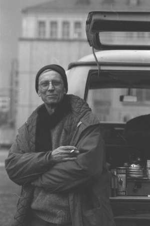 Ludwig Leo vor seinem VW-Bus