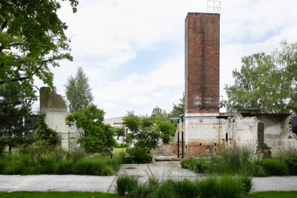 ...entstand der Ruinengarten.