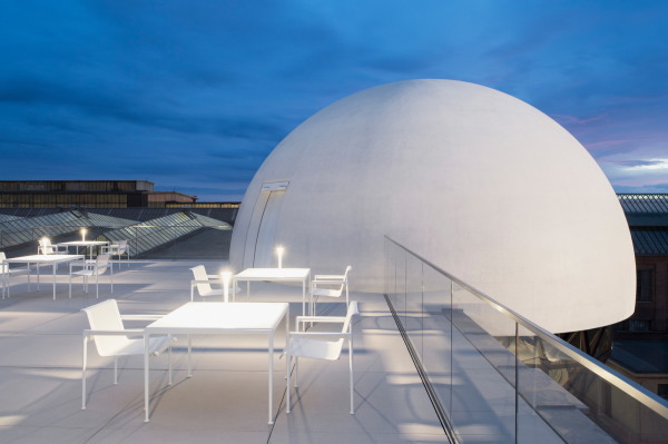 Kantine in Leipzig von Oscar Niemeyer und Harald Kern Architekturatelier
