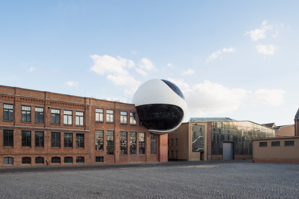 Kantine in Leipzig von Oscar Niemeyer und Harald Kern Architekturatelier