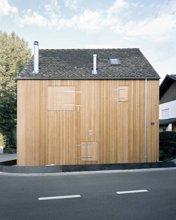 Anerkennung: Das schiefe Haus in Jonschwil, Schweiz von Lukas Lenherr Architektur (Zrich)