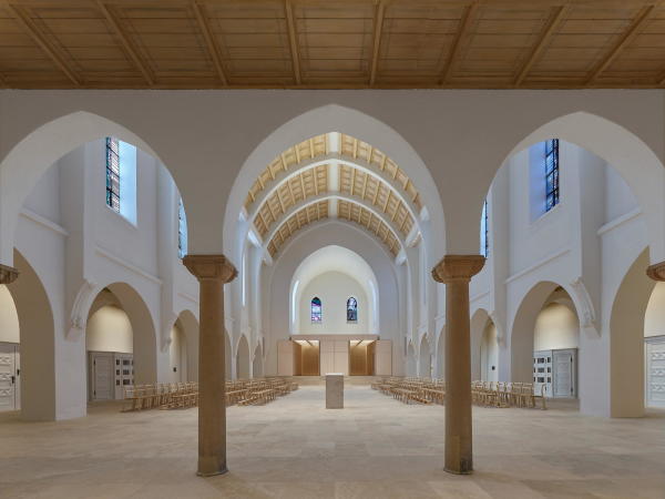 Kirchenumbau in Stuttgart von schleicher.ragaller