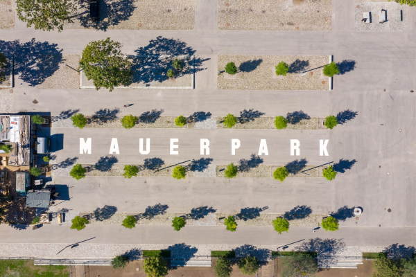 Der Schriftzug im Bereich der Flohmarktflche markiert den Ort fr Luftbilder aller Art.