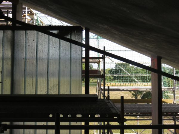 Die neue Dachunterseite wird als Spritzbeton aufgetragen und eine glatte Oberfl�che zeigen.