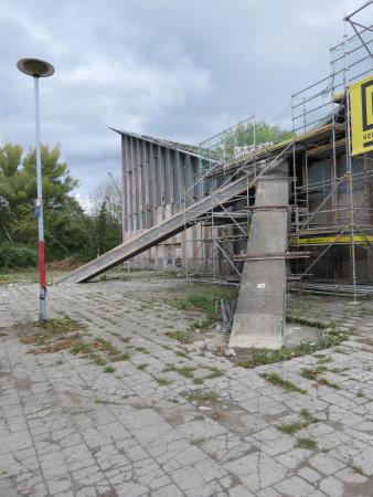 Nach der baupolizeilichen Schlie�ung und nach erneuten Hochwassersch�den sollte die Halle bereits abgerissen werden.
