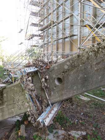 Die Baustelle gleicht im Augenblick noch an vielen Stellen einer Arch�ologie der (Zweiten? DDR-?) Moderne.
