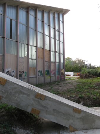 Nur an wenigen Stellen l�sst sich der vergangene Glanz der Konstruktion erkennen.