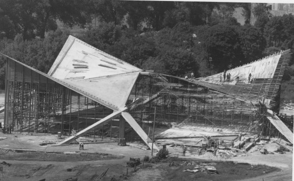 Aufbau der Hyparschale im Juli 1969