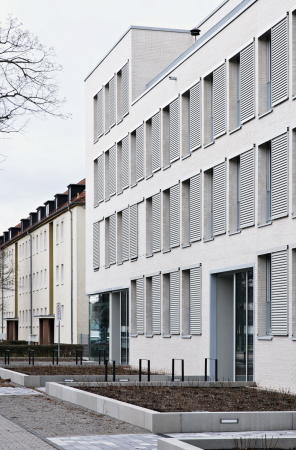 Anerkennung: Wohnanlage Gropiusalle in Dessau von Heide&Beckerath (Berlin)