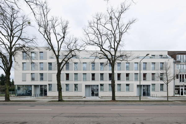 Anerkennung: Wohnanlage Gropiusalle in Dessau von Heide&Beckerath (Berlin)