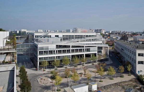 Die Architekturschule in Nantes entstand 2009 nach Plänen von lacaton & vassal.