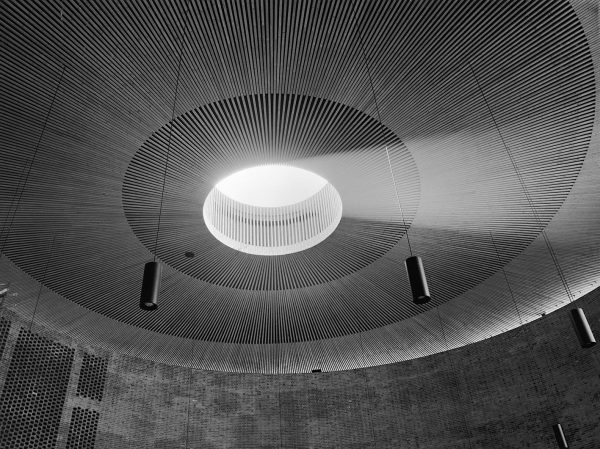 Historische Aufnahme der Kirche, in der 1982 auch Rufs Trauerfeier stattfand.