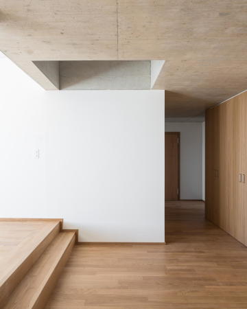 Im neunten Stock haben die Wohnungen Oberlichter.