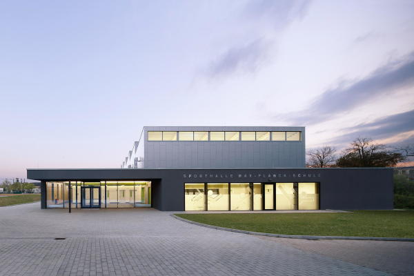 Sporthalle in R�sselsheim von Loewer + Partner