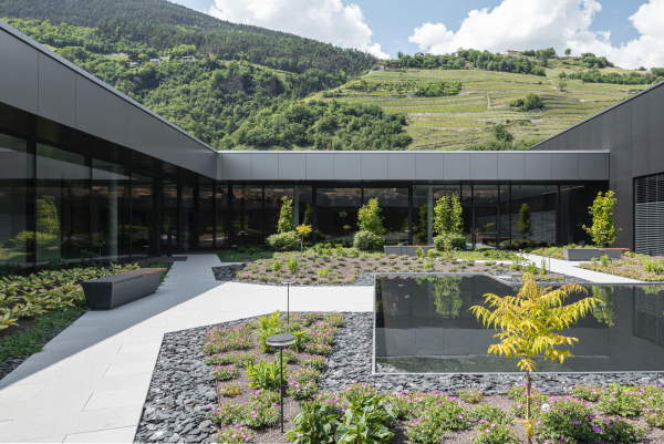 Firmenzentrale in Brixen von KUP Arch