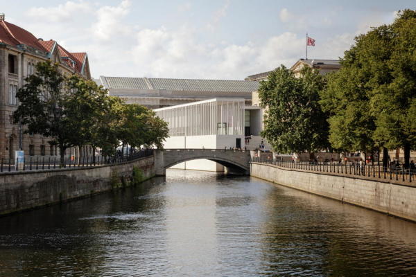 Preis: James-Simon-Galerie von David Chipperfield Architects (Berlin), Bauherrin: Stiftung Preu�ischer Kulturbesitz vertreten durch das Bundesamt f�r Bauwesen und Raumordnung