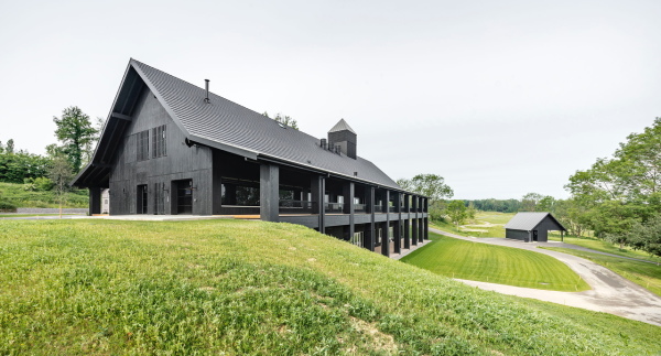 Golf-Clubhaus im Elsass von DeA architectes