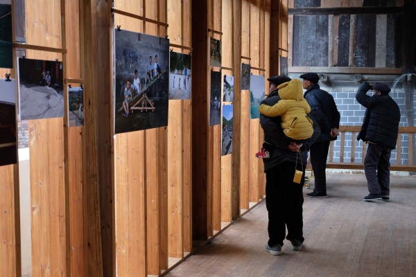 Gemeinschaftliches Dorfhaus mit Bibliothek im S�den Chinas