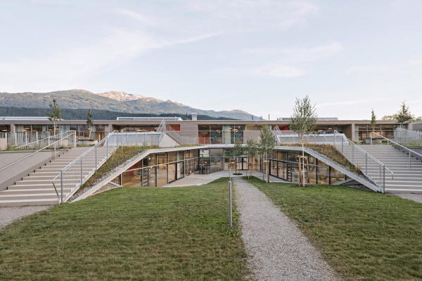 Anerkennung: Schulzentrum Hall in Tirol (2016-2019) von fasch&fuchs.architekten