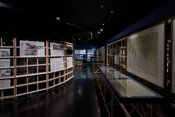 Ansicht der Ausstellung Habitat: Expanding Architecture im Het Nieuwe Instituut.