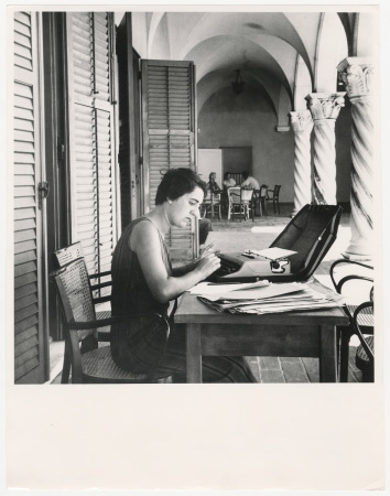 Alison Smithson auf der CIAM Konferenz in Dubrovnik, 1956.