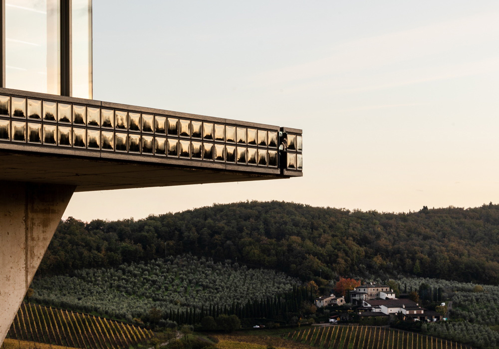 Glasbausteine und Handtaschen - Modemanufaktur in der Toskana von MetroOffice Architetti