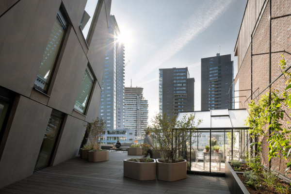 Terrassenhochhaus von Barcode Architects in Rotterdam