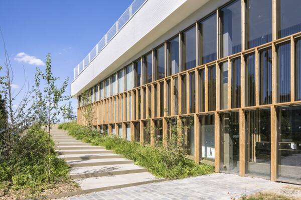 Sportzentrum mit Grnanlage in Paris von archi5