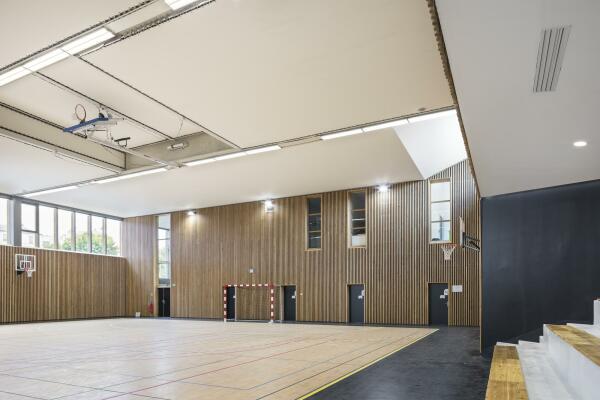 Sportzentrum mit Gr�nanlage in Paris von archi5