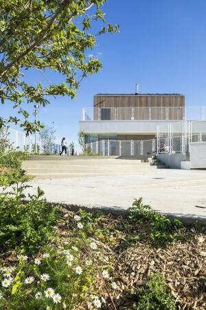 Sportzentrum mit Grnanlage in Paris von archi5