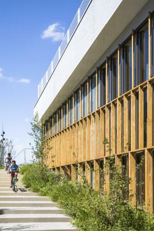 Sportzentrum mit Grnanlage in Paris von archi5