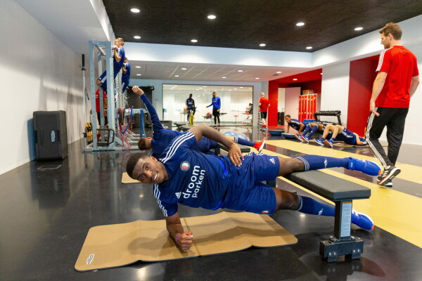 Fu�ballakademie in Rotterdam von MoederscheimMoonen