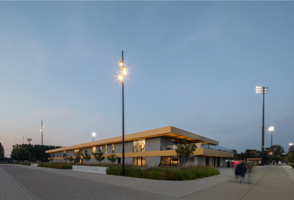 Fuballakademie in Rotterdam von MoederscheimMoonen