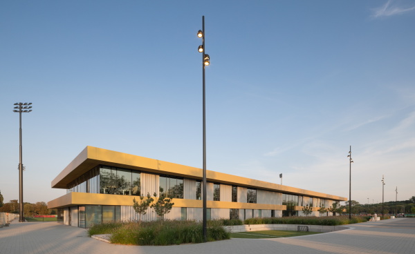 Fuballakademie in Rotterdam von MoederscheimMoonen