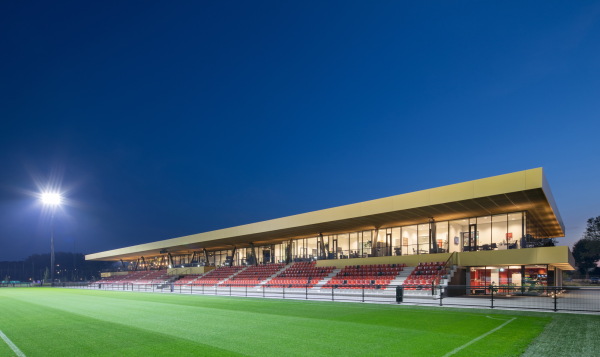 Fu�ballakademie in Rotterdam von MoederscheimMoonen