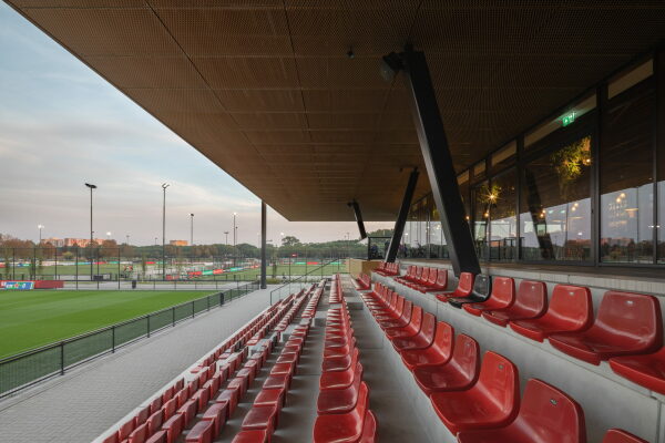 Fu�ballakademie in Rotterdam von MoederscheimMoonen