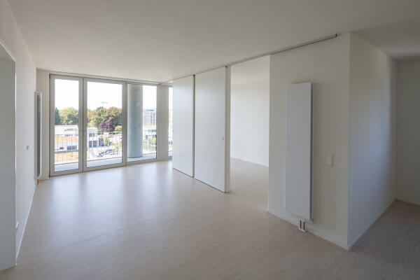 Die Sttzendicke und die Tiefe der Balkone machte einen Sonnenschutz berflssig.