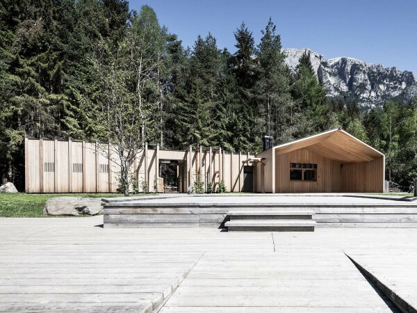 Schwimmhtte in Vls (Architektur: noa*  network of architecture, Bozen/Berlin)