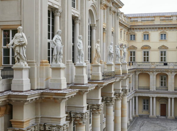 Schl�terhof mit seinen rekonstruierten Fassaden. Foto: Giuliani | von Giese