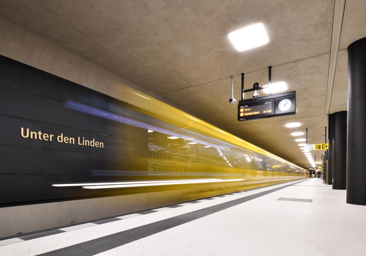 Lückenschluss unter den Linden
 - U-Bahn-Linie 5 in Berlin eröffnet